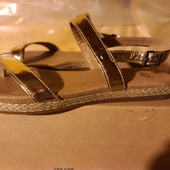 UGG Women's Brylee Gold Sandals Size 6.5 - Picture 4 of 5